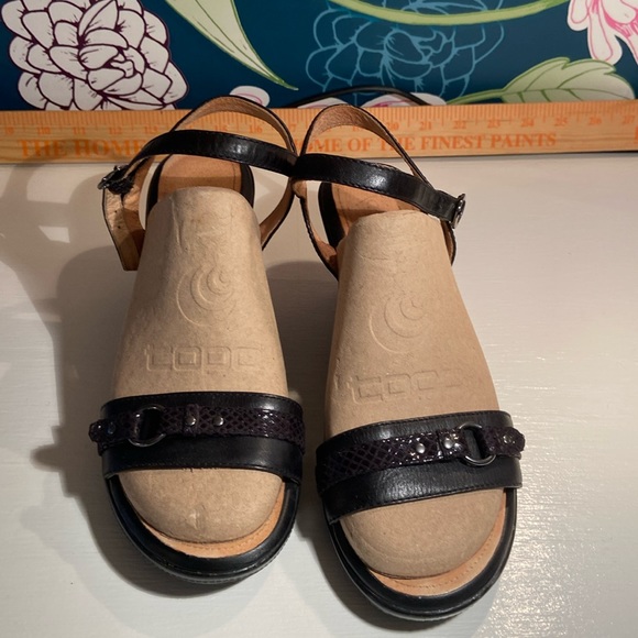 Strictly Comfort Black Leather Wedge Sandals W81/2 - Picture 1 of 8